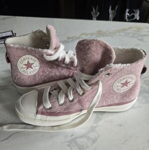 Converse Chuck Taylor Faux Mohair Pink/rose High-Top Sneakers. Women Size 8